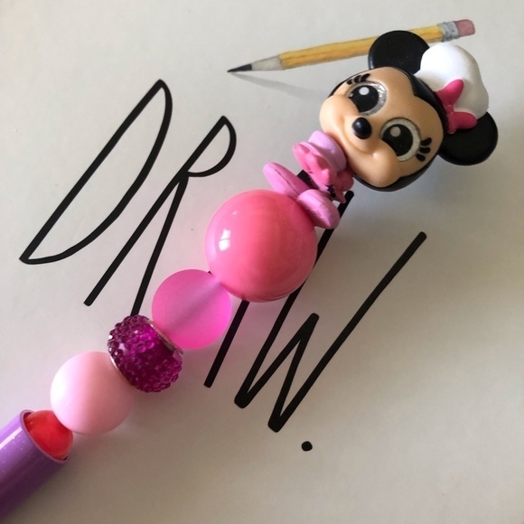 Disney Doorables: Minnie Mouse: baker handmade beaded pen - Picture 1 of 3